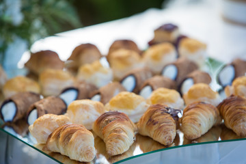 Mignon su vassoio a specchio in primo piano