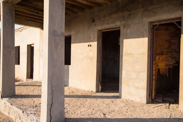 Fototapeta na wymiar RAS AL-KHAIMAH, UAE -05 DECEMBER 2015: Al Jazirah Al Hamra is a town to the south of the city of Ras Al-Khaimah in the United Arab Emirates. It is known for its collection of abandoned houses. 