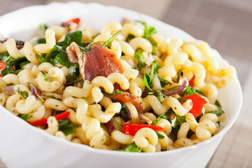 Pasta with prosciutto and spinach