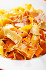 Parpadele with cream and herbs