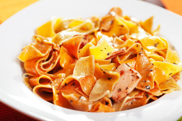 Parpadele with cream and herbs