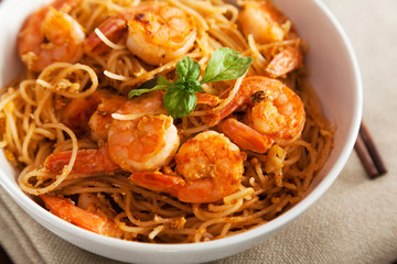 Thai rice noodles with shrimps