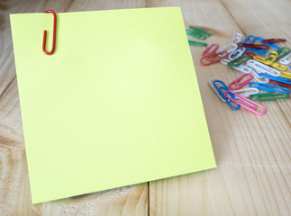 Sticky note and paper clip 17