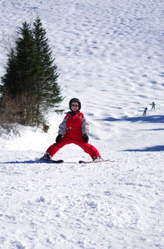 vacances d'hiver - jeune skieur