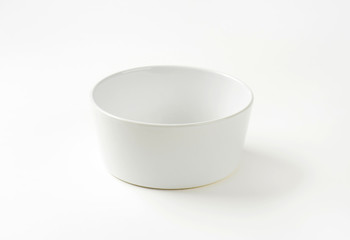 Round serving bowl