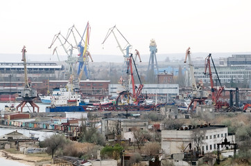 Fototapeta na wymiar Views of the shipyard Zaliv in Kerch