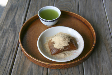 Fototapeta na wymiar Akumaki, the traditional Japanese sweets from Kagoshima area, an
