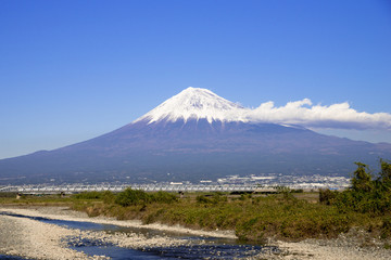 Fototapeta premium 富士山と新幹線