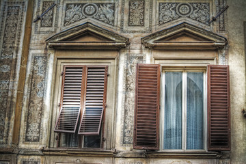 Fototapeta na wymiar windows in a painted wall in Florence