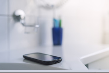Smartphone im Badezimmer
