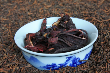 Fleurs d'hibiscus séchées et thé pu-erh en vrac