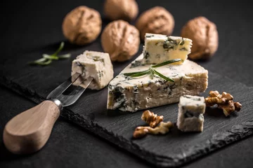 Küchenrückwand glas motiv Blue cheese with nut © Grafvision