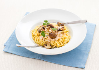 Spaghetti carbonara with brown mushroom