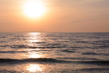 Fototapeta na wymiar Beautiful sunset above the sea