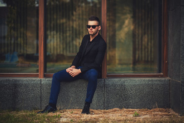 Obraz premium Outdoor fashion portrait portrait of young stylish man