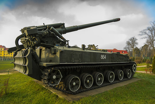 Self-propelled artillery  2S5 "Hyacinth-S"