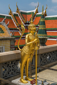 Statue of Singha Panorn