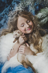 Princess hand with a live ferret in his hands 4582.