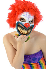 Horror Clown mit Maske zu Halloween, Karneval, Fasching oder Fastnacht
