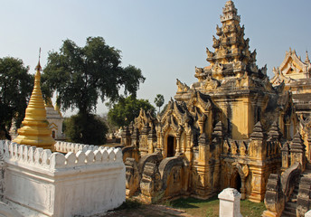 Fototapeta na wymiar Birmanie, pagode dans la région de Sagaing