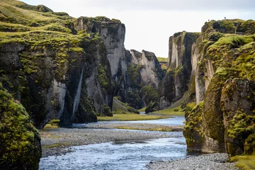 Deurstickers Canyon Fjadrargljufur canyon met rivier, IJsland