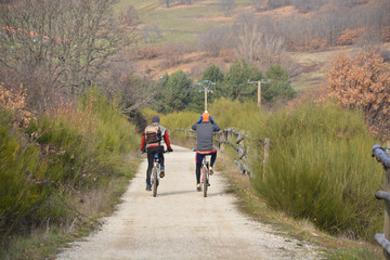Naklejka premium ruta ciclista por el monte