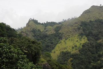 Fototapeta na wymiar Mountain landscape in the surroundings of Nuwara Eliya.