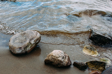 Камни в реке Волга