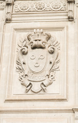 Armoiries sur la façade de la gare de Marseille