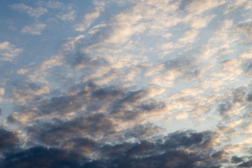 Obraz premium beautiful clouds dawn sun as background