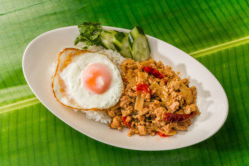 ガパオライス　タイのグルメ　 Phad Bai Gaprao Gai Sap Thai dish