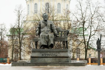 Fototapeta na wymiar Nikolai Leskov monument in winter in Orel, Russia