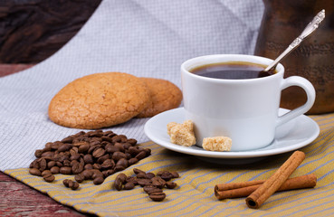 Black coffee, cinnamon and cookies
