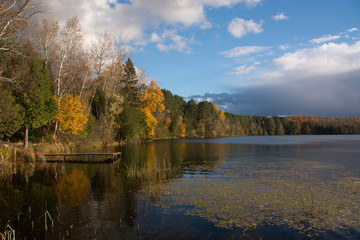 Fototapeta na wymiar Early Autumn Lake