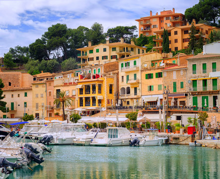 Motor boats and traditional houses in Puerto Soller, Mallorca, Spain