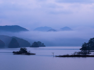 夜明け前の秋元湖