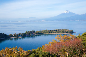 Obraz premium 伊豆半島（大瀬）から見た富士山