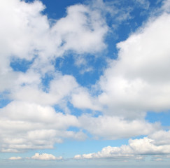 Obraz premium white clouds in the blue sky