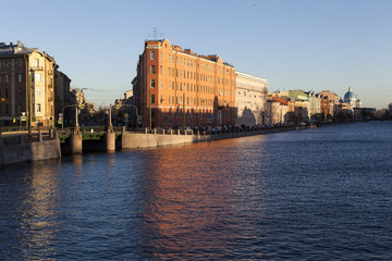 Obraz premium Фонтанка. Доходные дома М.М. Греховой и В.Г. Кудрявцевой. Мало-Калинкин мост. Санкт-Петербург