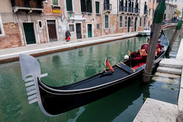 Fototapeta na wymiar VENICE, ITALY - MAY 16, 2010: A gondola in Venice, Italy