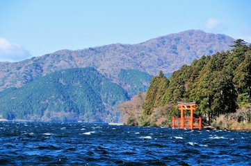 芦ノ湖と鳥居