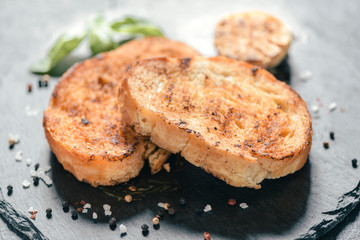 Grilled bread with onion