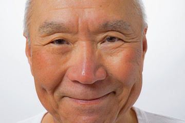 笑顔の日本人のシニア