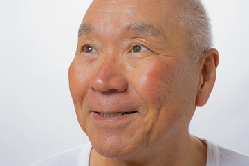 笑顔の日本人のシニア