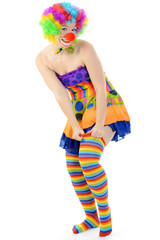 Clown zu Karneval, Fasching oder Fastnacht trägt bunte Ringelstrümpfe oder Overknees
