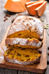 Pumpkin bread with raisin