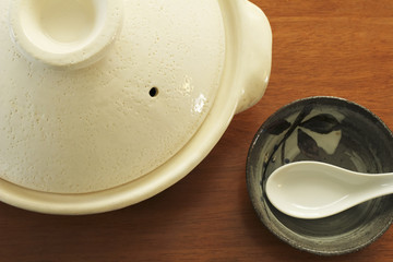 Pot and Astragalus and chopsticks