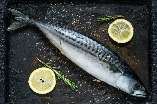 Mackerel with lemon and spices