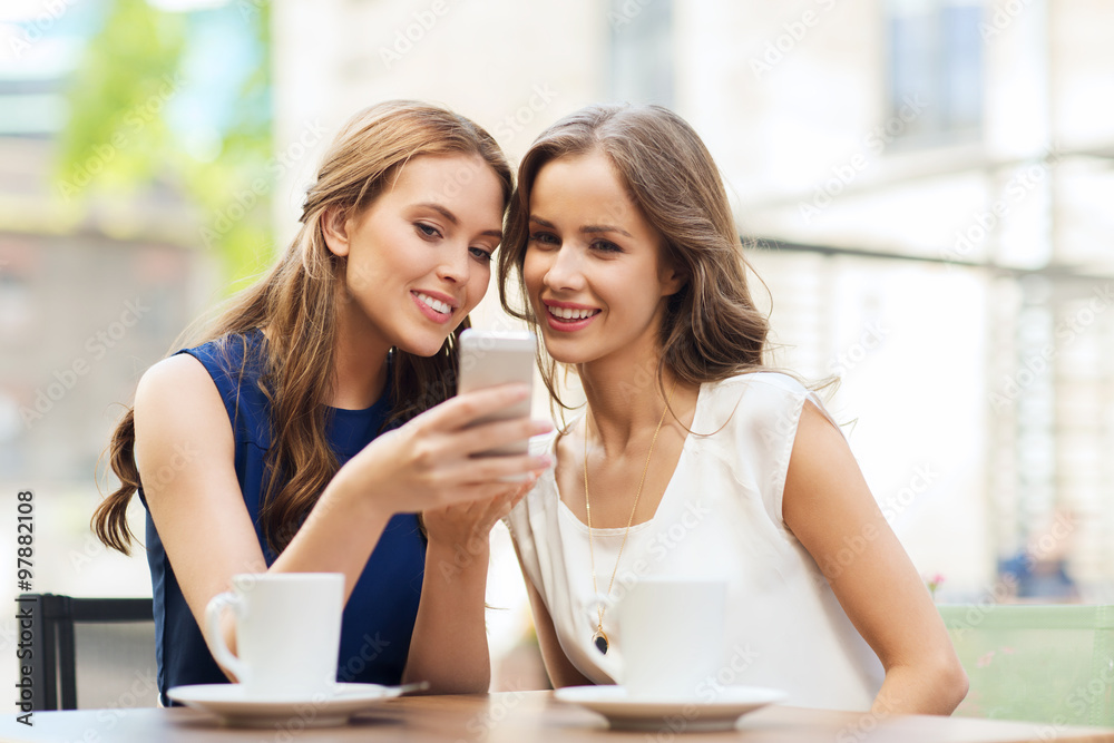 Poster young women with smartphone and coffee at cafe