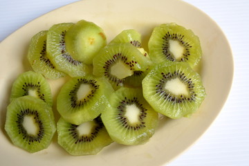Kiwi in dish